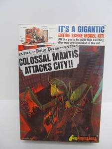 lot 144 image: Fun Dimensions COLOSSAL MANTIS ATTACKS CITY Sci-Fi Scene