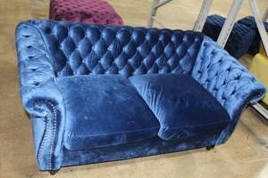lot 83 image: Blue Velvet Love Seat