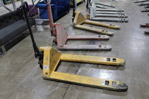 lot 18 image: CFA Tools Pallet Jack Hand Truck