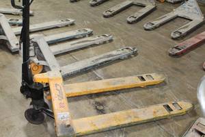 lot 20 image: CFA Tools Pallet Jack Hand Truck