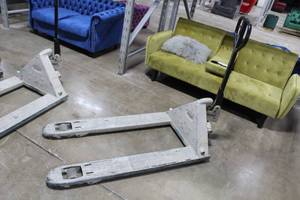 lot 23 image: Crown Pallet Jack Hand Truck