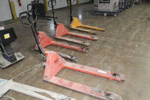 lot 28 image: Pallet Jack Hand Truck