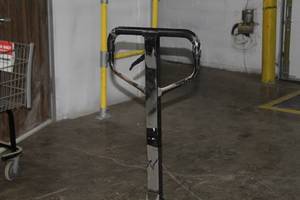 lot 30 image: Pallet Jack Hand Truck