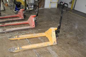 lot 31 image: CFA Tools Pallet Jack Hand Truck