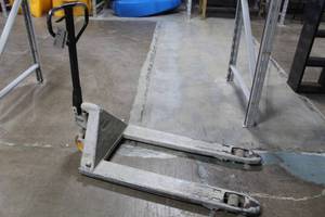 lot 34 image: Crown Pallet Jack Hand Truck