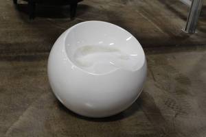 lot 178 image: Eurway White Plastic Drop Stool