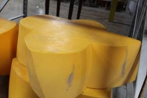 lot 547 image: Yellow Plastic Table