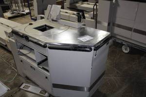 lot 11 image: Pan-Osten Commercial Checkout Stand, Scanner & Conveyor System