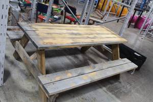 lot 583 image: Wood Picnic Table