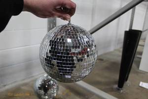lot 640 image: Lot of (22) Mirror Balls, Hanging 8D