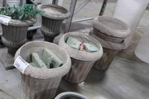 lot 588 image: Lot of (4) Planters