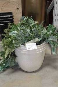 lot 601 image: Lot of (4) Planters