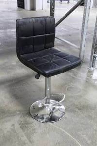 lot 701 image: Lot of (2) Black Bar Stools, Adjustable Height