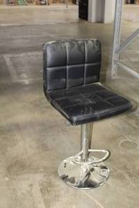 lot 836 image: Lot of (2) Black Bar Stools, Adjustable Height