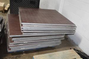 lot 49 image: Wood Grain Dance Floor 20-piece