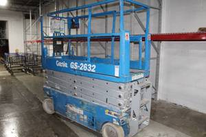 lot 3 image: Genie GS-2632 Scissor Lift