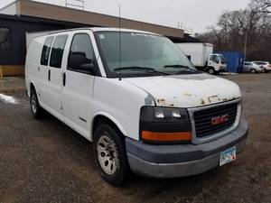 lot 1 image: 2009 GMC Savana 2 Door Delivery Van