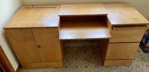 lot 37 image: Delightful Desk