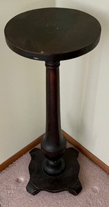 lot 38 image: Pedestal Stand