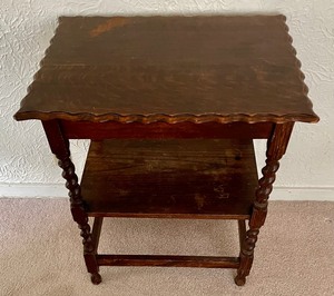 lot 40 image: Petite Vintage Accent Table