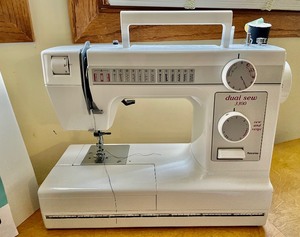 lot 43 image: Dual Sew 3300 Sewing Machine with Manual