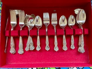 lot 45 image: Carlton Silver Plated Flatware