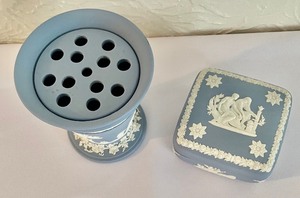 lot 64 image: Wedgewood Vase and Trinket Box