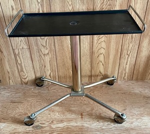 lot 72 image: Vintage Rolling Cart or Stand