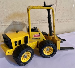 lot 124 image: Metal Tonka Forklift