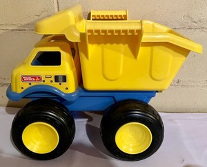 lot 120 image: Plastic Tonka Trucks