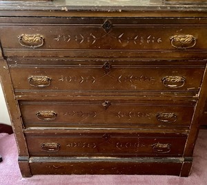 lot 74 image: Vintage Dresser