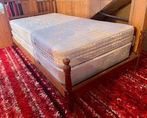 lot 88 image: Terrific Twin Bed