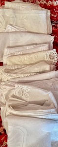 lot 82 image: Lovely Lace