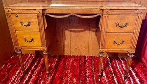 lot 90 image: Antique Vanity Dresser