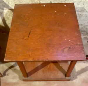 lot 275 image: End Table