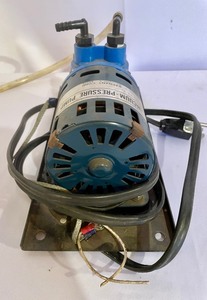 lot 273 image: Barnant Corp Vacuum Pressure Pump