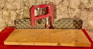 lot 135 image: Miter Saw Box