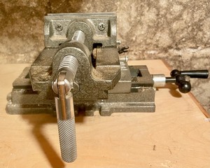 lot 192 image: Vise