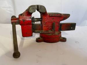 lot 208 image: Little Town Bench Vise