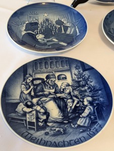 lot 155 image: Vintage Blue and White Dishes