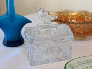 lot 154 image: Vintage Glassware