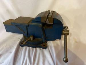 lot 257 image: Large Bench Vice
