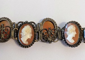 lot 167 image: Vintage Cameo Bracelet