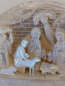 lot 168 image: Mother of Pearl Nativity Dish