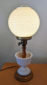 lot 171 image: Milk Glass Table Lamp