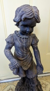 lot 173 image: Garden Decor
