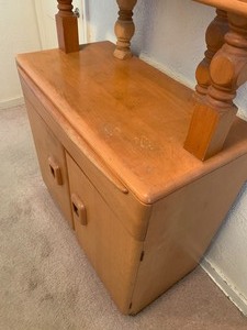 lot 1 image: Vintage Heywood Wakefield Display Cabinet