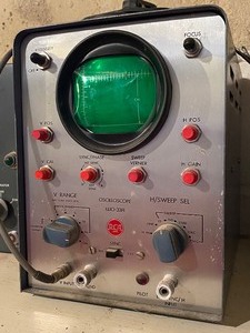 lot 199 image: RCA Cathode-Ray Oscilloscope