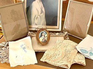 lot 161 image: Vintage Delights