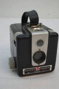 lot 10 image: vintage Kodak Hawkeye camera